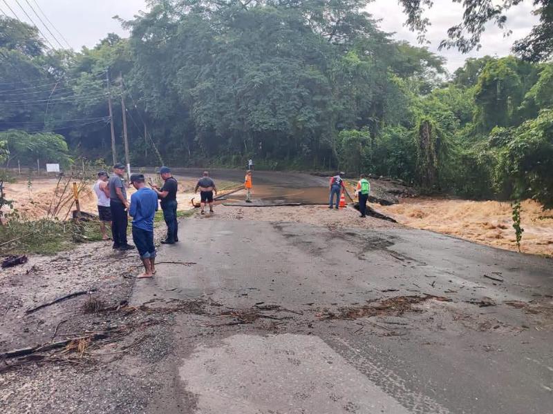 Río El Pedregoso alcanza 90 por ciento y activa alerta vial preventiva