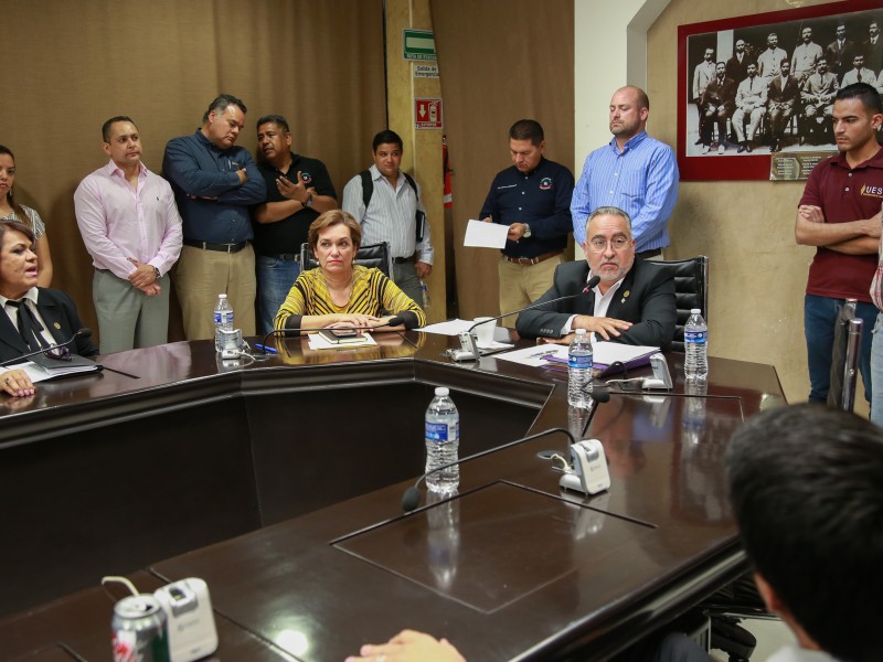 Sacan de discusión iniciativa de reforma electoral