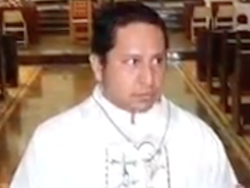 Sacerdotes imponen cuota a fotógrafos en celebraciones religiosas