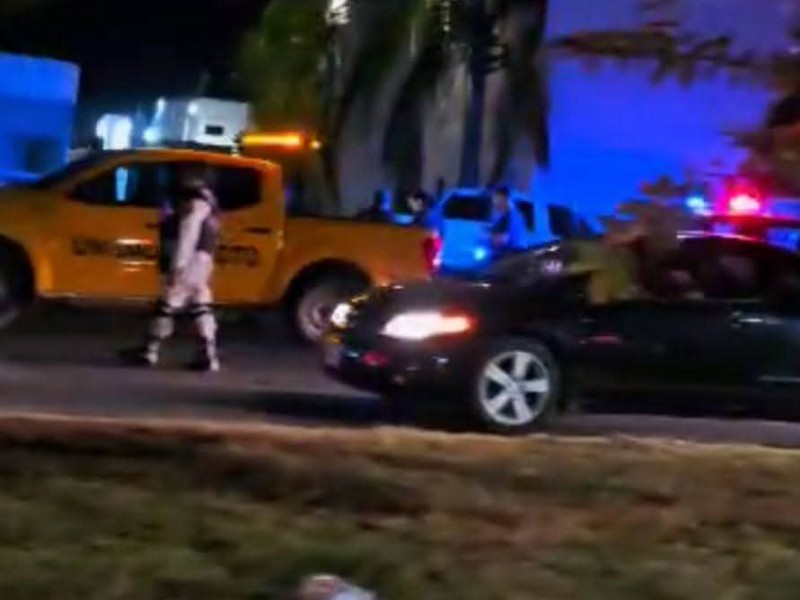 Salagua se tiñe de rojo: sujeto acribillado frente a subestación de CFE