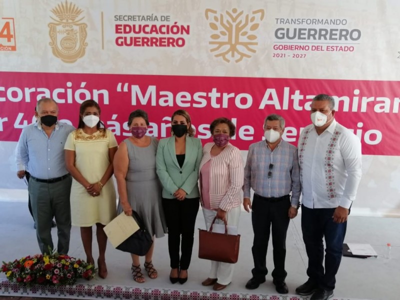 Salario base a docentes de Guerrero incrementará 7.5%