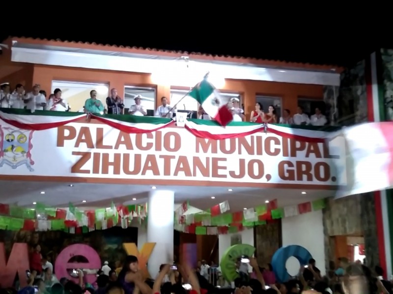 Saldo blanco en celebración del Grito de Independencia