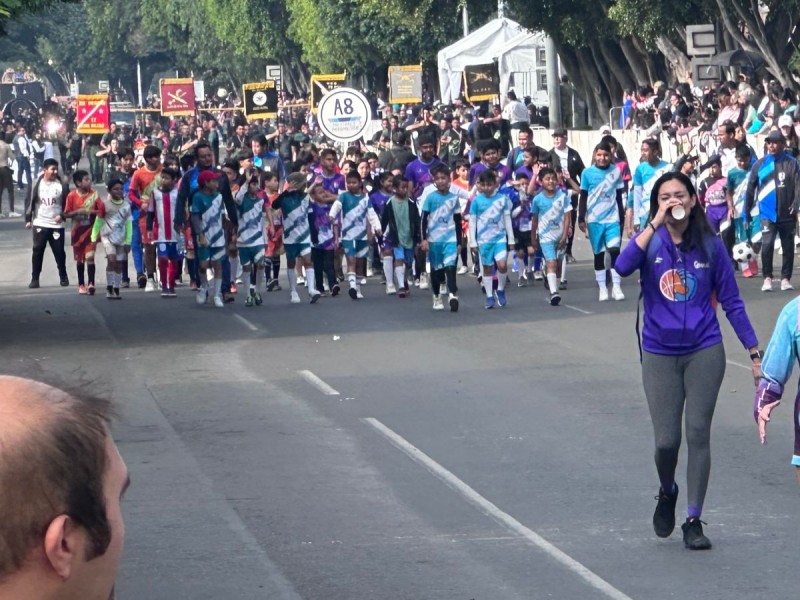 Saldo blanco en desfile de la Revolución Mexicana