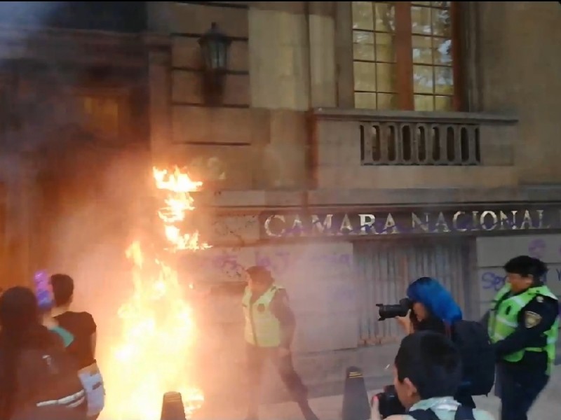 Saldo blanco en marcha feminista