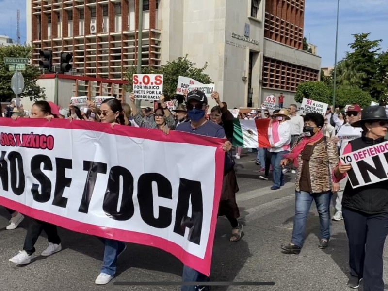 Sale contingente a marchar en contra de Reforma Electoral