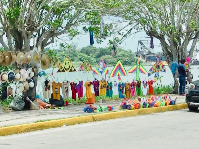 Salen a la calle a ofrecer sus productos