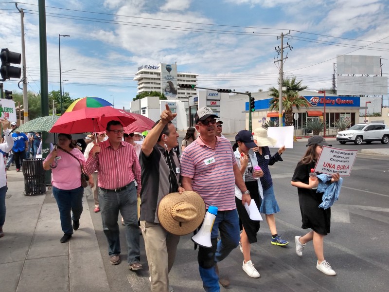 Salen a la calle contra políticas de AMLO