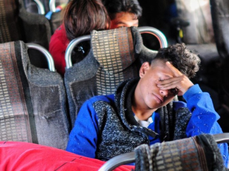 Salen de Puebla autobuses con migrantes para CDMX
