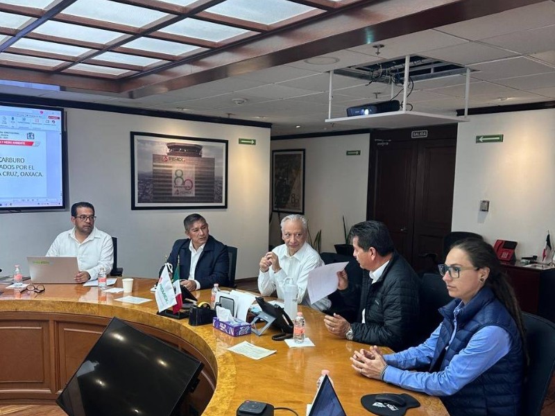 Salina Cruz exige solución urgente a derrames que afectan playas y ciudad