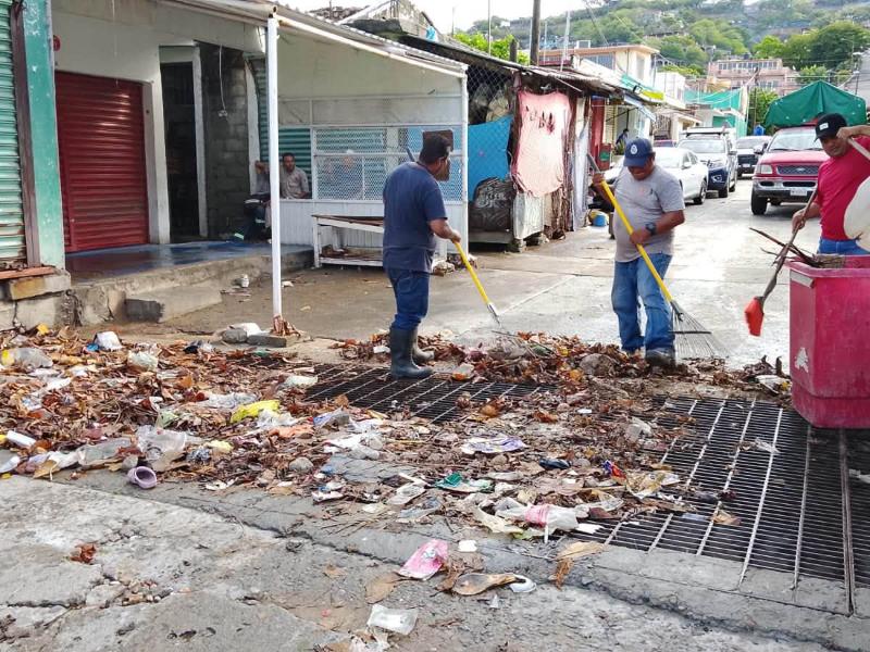 Salina Cruz refuerza limpieza de alcantarillas para prevenir inundaciones