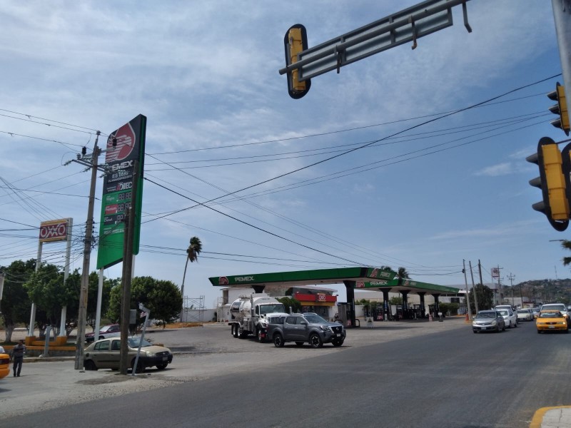 Salinacrucenses afirman aumento en precio de la gasolina este 2023