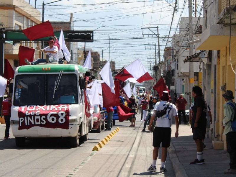 Salmantinos comparten afición y lo demuestran en caravana