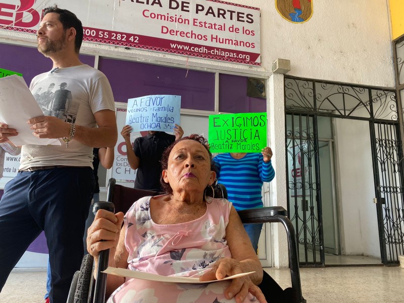 Salud de señora Beatriz empeora y no recupera su casa