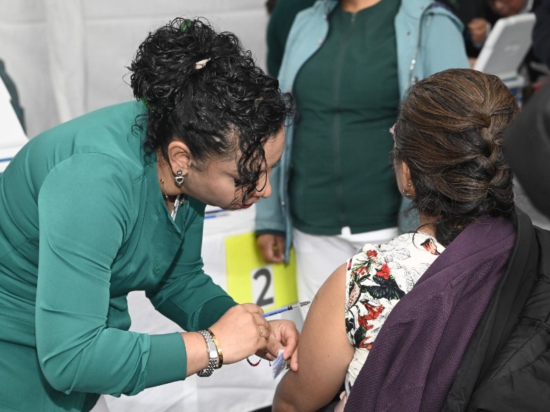 Salud Edomex aplica 189 mil dosis contra influenza y COVID-19