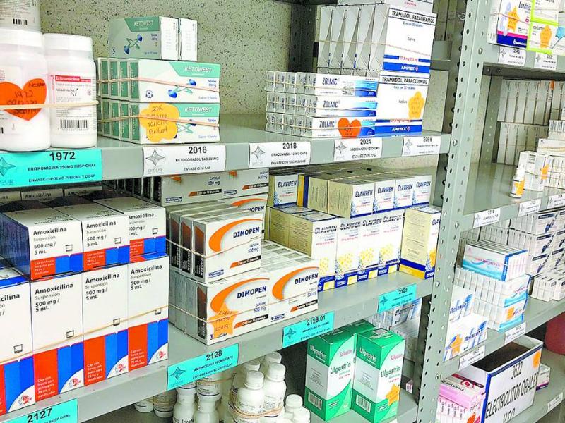 Salud enfrenta carencias de insumos; anuncian compra por 30 millones para abasto