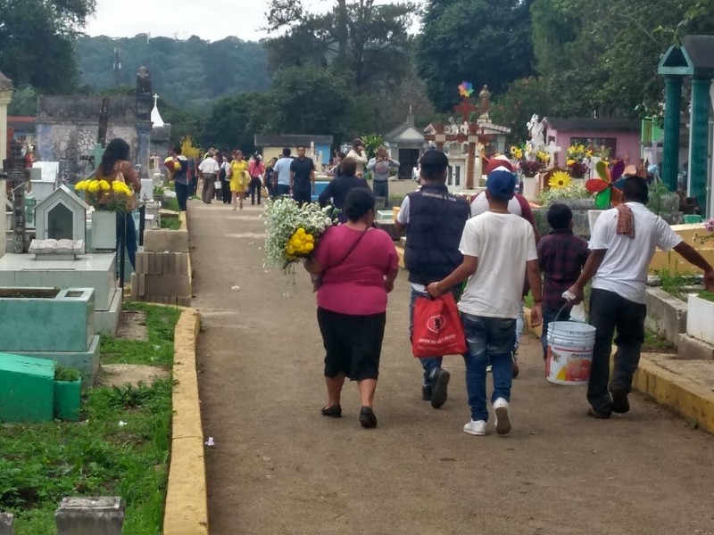 Salud llama a cerrar panteones por el 10 de mayo