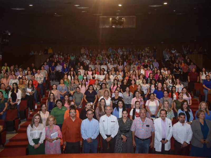 Capacitan a docentes sobre la detección oportuna del autismo