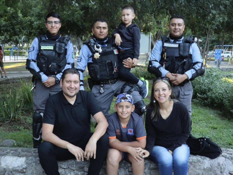 Salvan policías viales a menor de edad