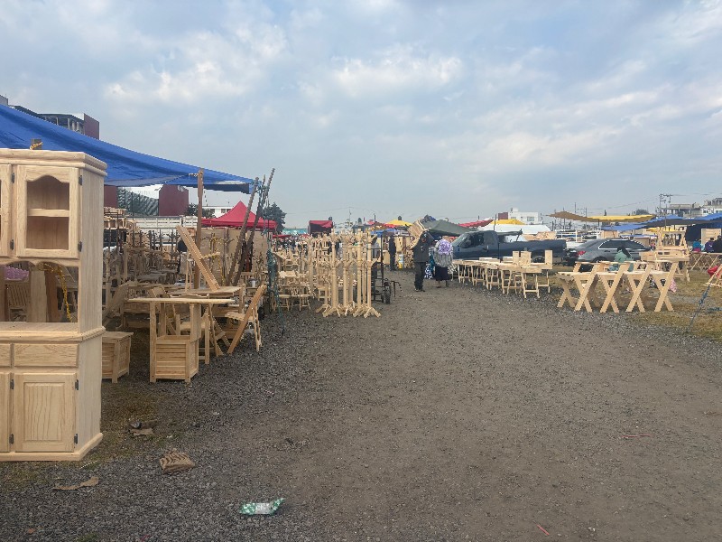 San Mateo Atenco alberga tianguis dominical de muebles