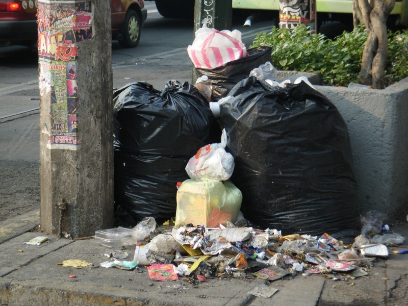 Sanciones de hasta 800 pesos por dejar bolsas de basura.