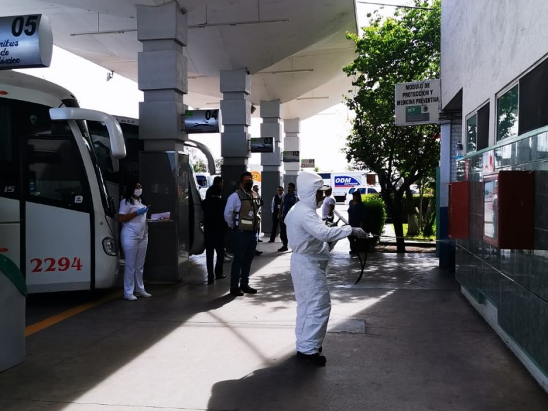 Sanitizan a la Central Camionera de Durango