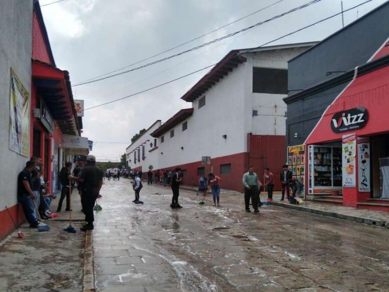 Sanitizan mercados públicos en San Cristóbal