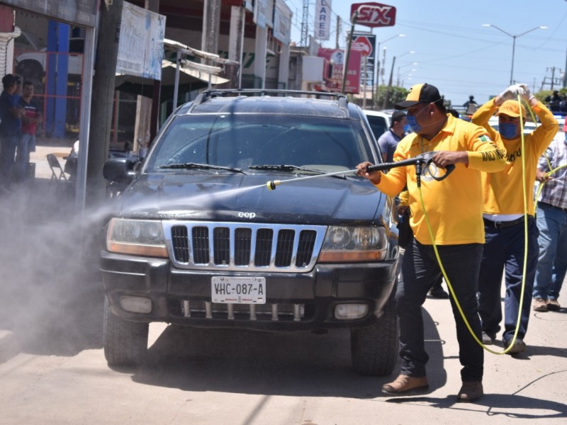 Sanitizan y entregan apoyos  por la contingencia del COVID19