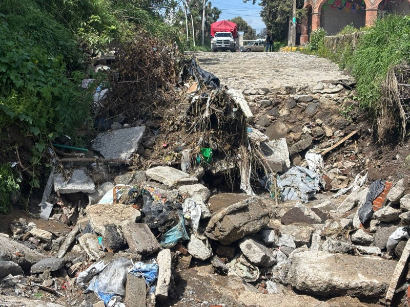 Santa María Nativitas Calimaya sufre estragos por descargas de arena durante lluvias