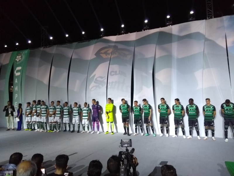 Santos Laguna presume su nueva piel