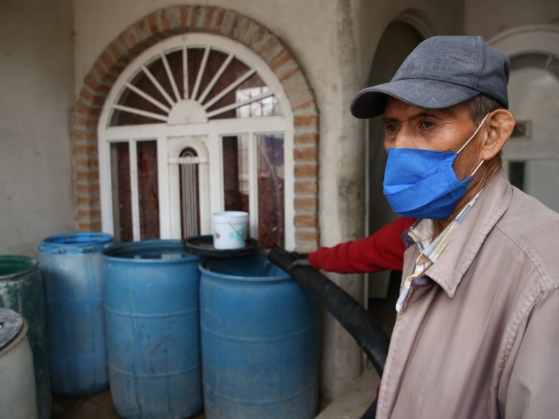 Sapal ayuda a leoneses vulnerables con agua gratuita.