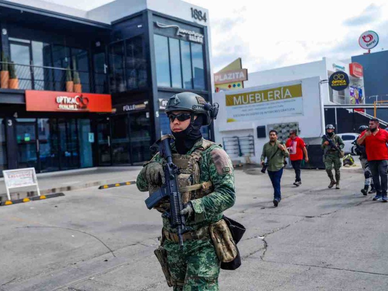 Saquean con violencia negocios Sinaloa