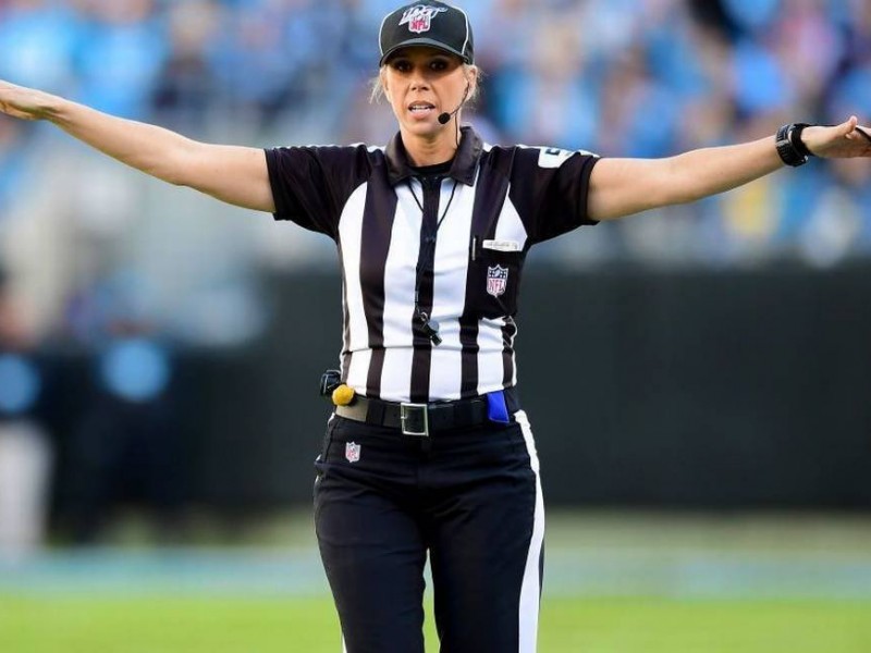 Sarah Thomas, primera mujer árbitro del Súper Bowl