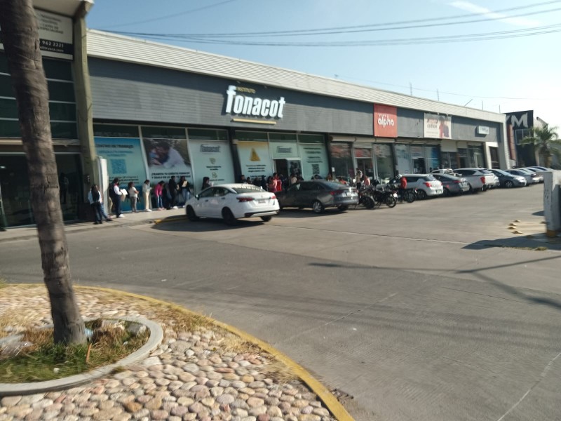 Saturan FONACOT para tener algo de efectivo en esta época