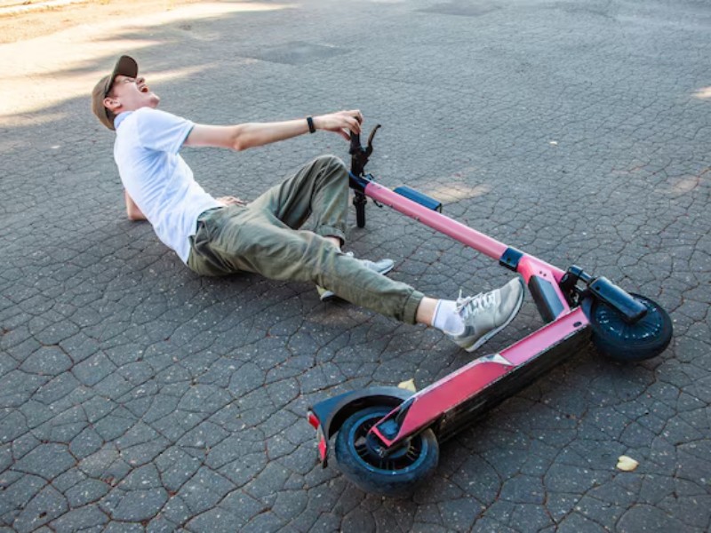 Scooters y motos: Riesgos que afectan cuerpo y mente