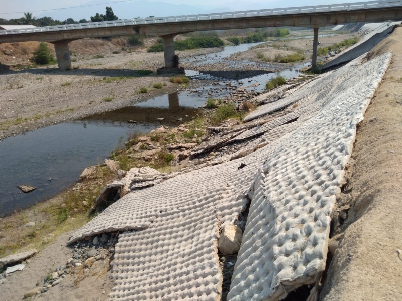 SCT sin realizar 11 obras afectadas por Rick en Petatlán