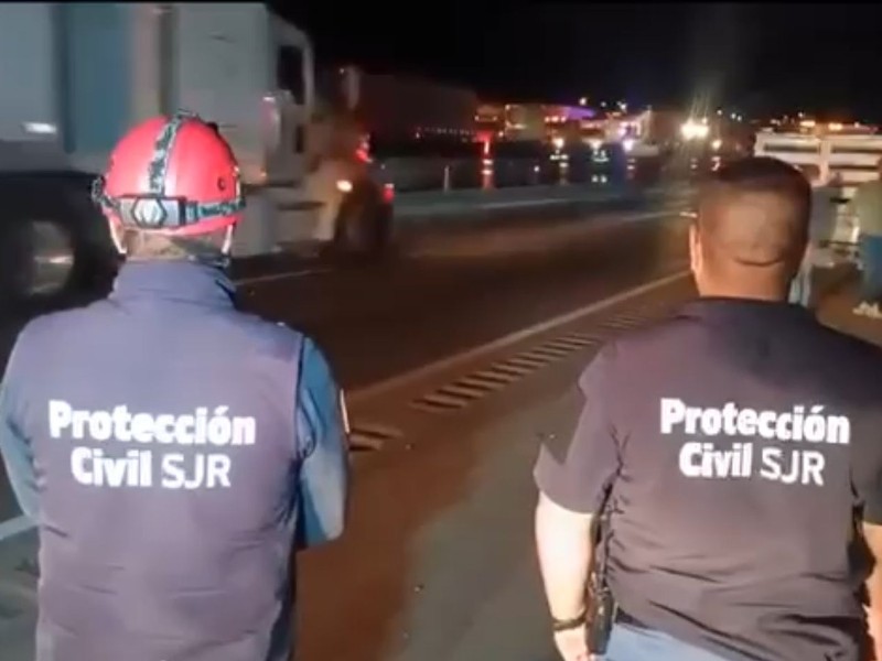 Se abre socavón de 7mts en carretera federal 57