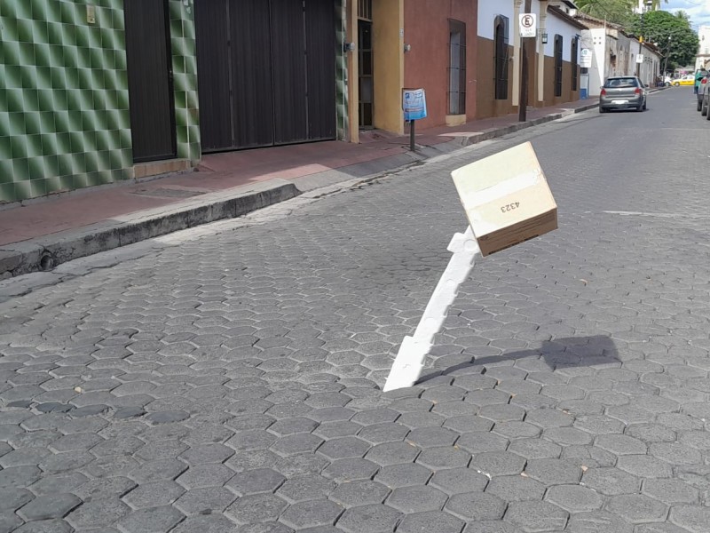 Se abre socavón en calle Cristóbal Colón, en la Villa