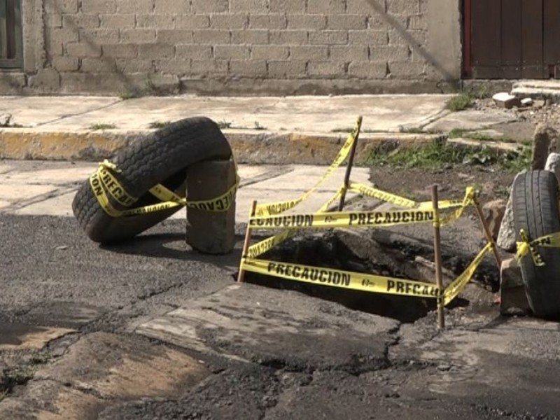 Se abre socavón en Santa Ana Tlapaltitlan, producto de lluvias