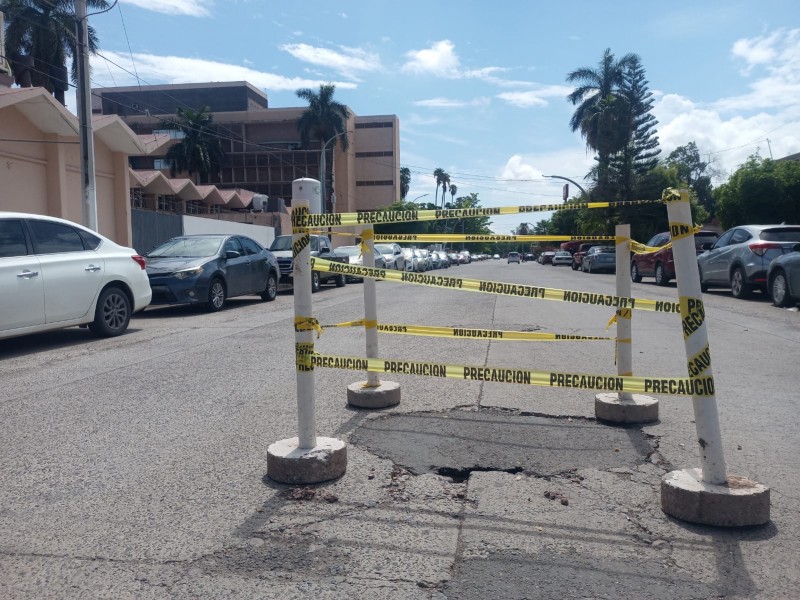 Se abre socavón frente a Hospital Gineco-pediátrico