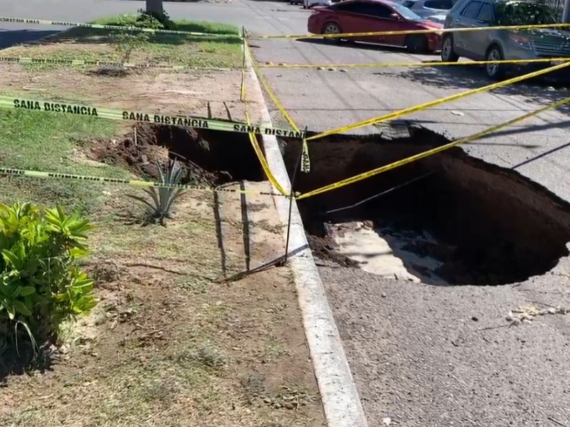 Se abren tres socavones tras las lluvias del fin de semana