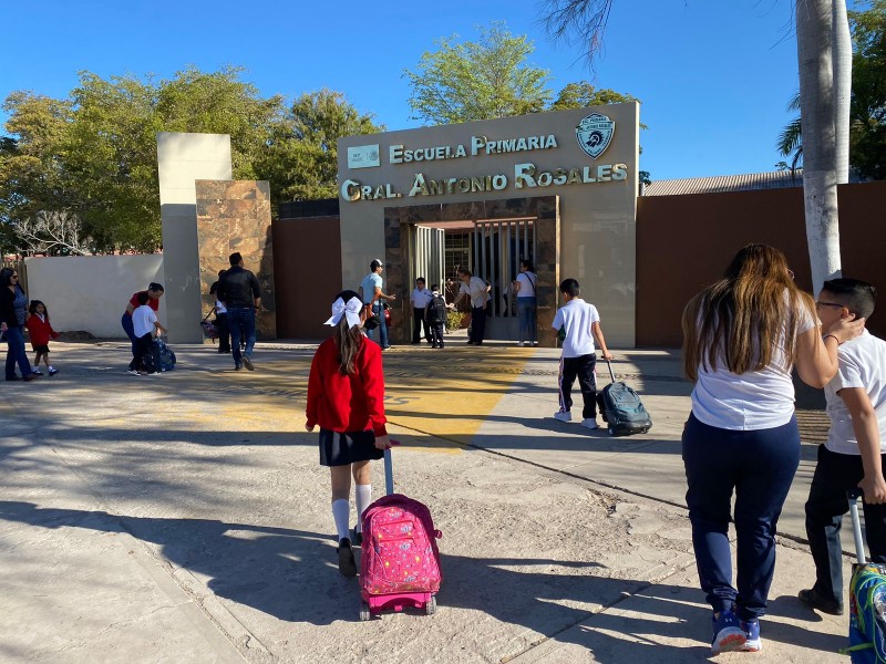 ¡Se acabaron las vacaciones!Estudiantes regresan al último estirón del ciclo