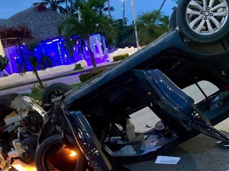 Se accidenta director de deportes en Acapulco