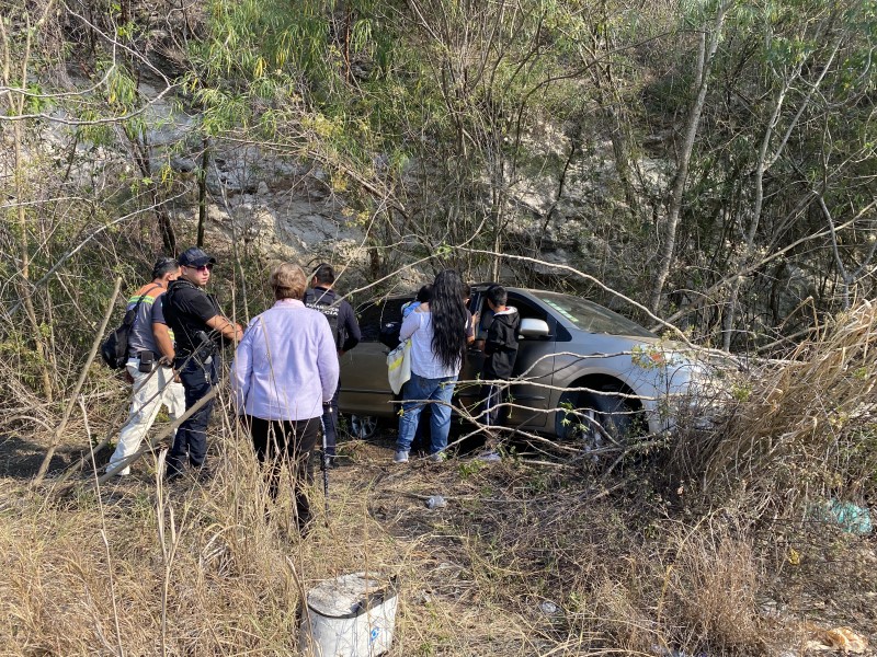 Se accidenta familia que planeaba vacacionar en Chachalacas