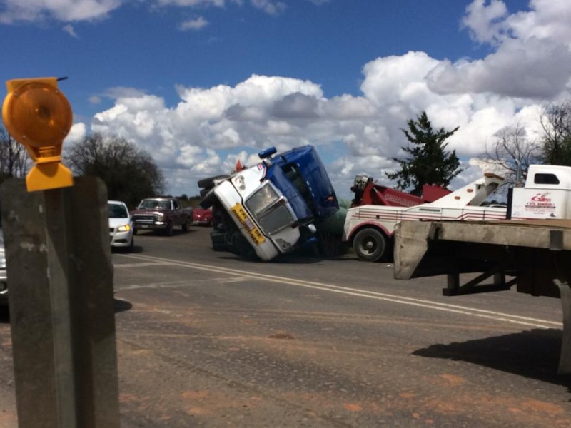 Se accidentan dos tráilers