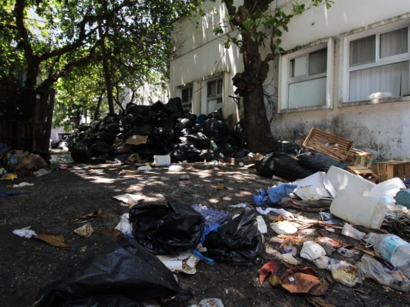 Se acumula basura en hospitales de Veracruz