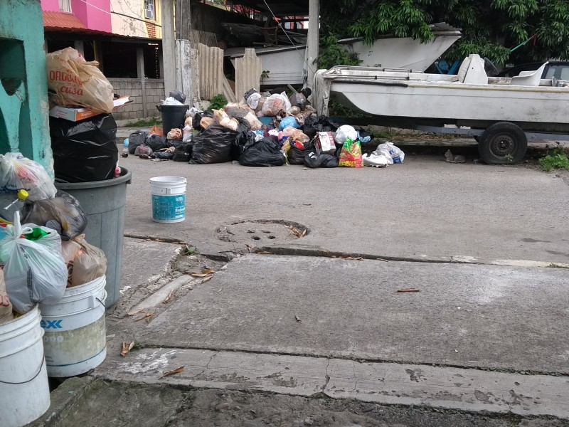 Se acumula basura en la CROC