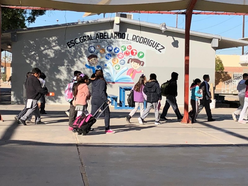 Se adelantará otra vez horario escolar por bajas temperaturas