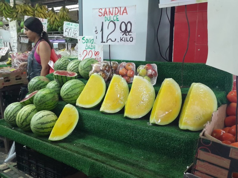 Se agota rápido la sandia amarilla en el mercado de Veracruz