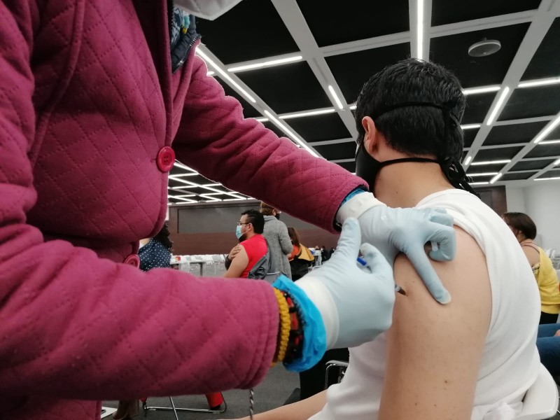 Se agotan vacunas contra covid-19 en Valle de Toluca