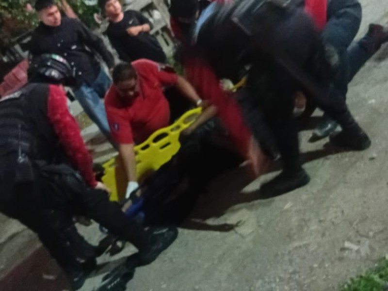 Cae del techo de su casa tras discusión con su pareja